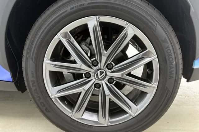 Lexus LBX (2024) thumbnail 24