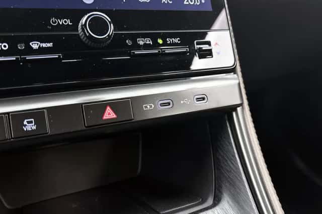 Lexus LBX (2024) thumbnail 25