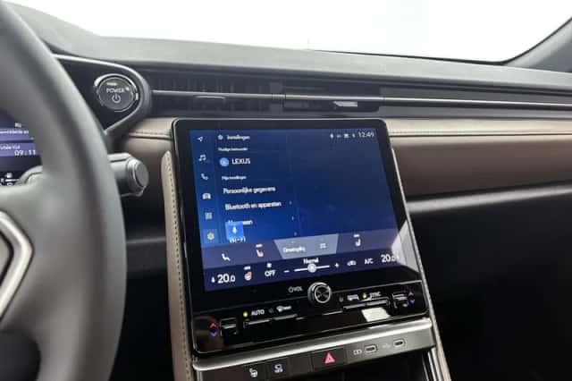Lexus LBX (2024) thumbnail 7