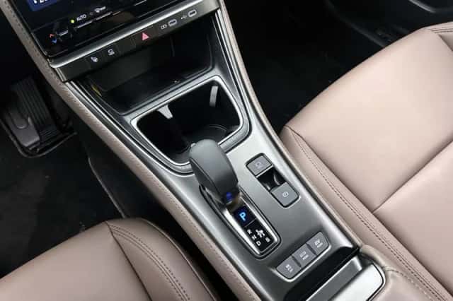Lexus LBX (2024) thumbnail 10