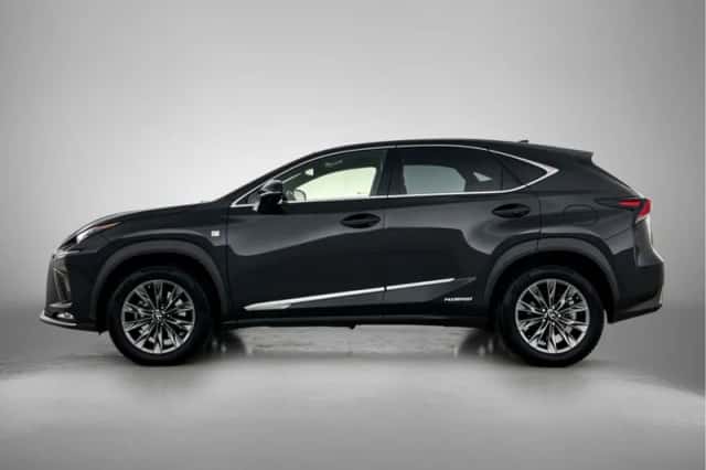 Lexus NX (2020) thumbnail 3