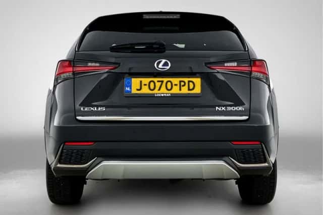Lexus NX (2020) thumbnail 23