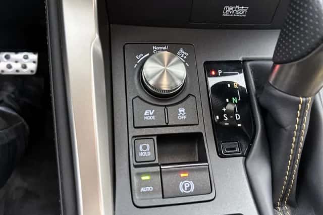 Lexus NX (2020) thumbnail 28