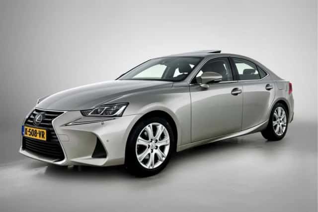 Lexus IS (2021)