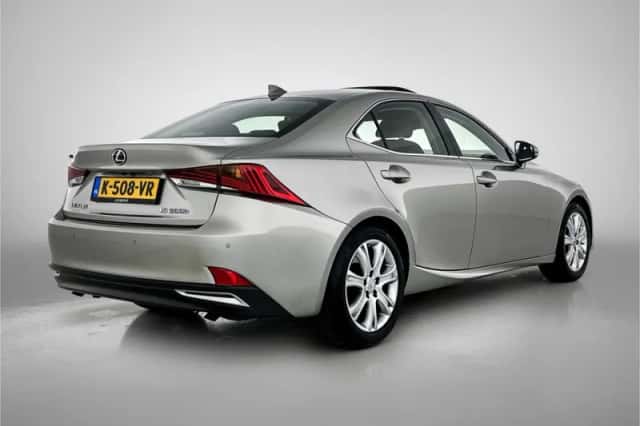 Lexus IS (2021) thumbnail 2