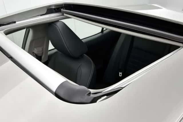 Lexus IS (2021) thumbnail 12
