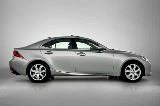 Lexus IS (2021) thumbnail 13