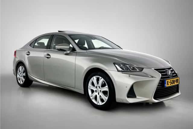 Lexus IS (2021) thumbnail 14