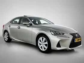 Lexus IS (2021) thumbnail 14