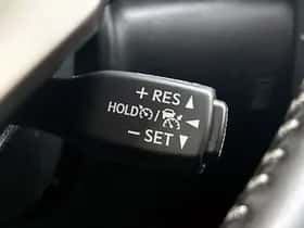 Lexus IS (2021) thumbnail 16