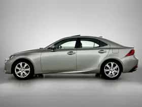Lexus IS (2021) thumbnail 3
