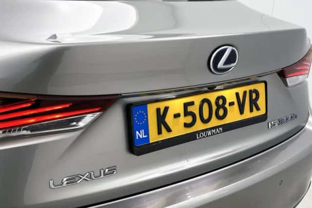 Lexus IS (2021) thumbnail 21