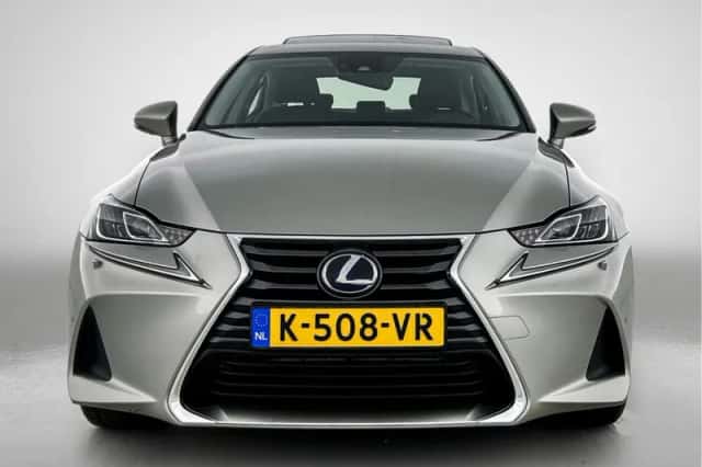 Lexus IS (2021) thumbnail 22