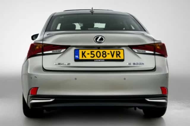 Lexus IS (2021) thumbnail 23