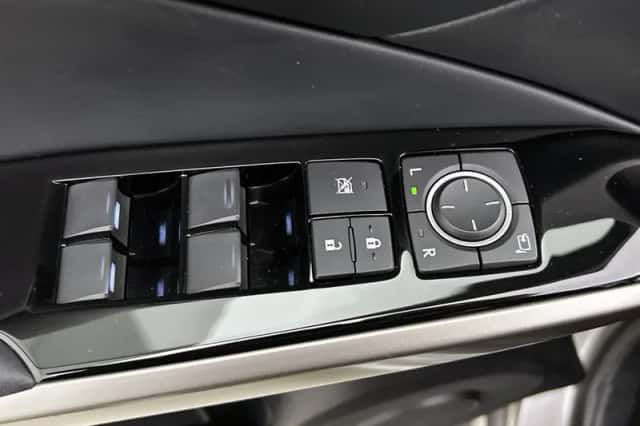 Lexus IS (2021) thumbnail 24