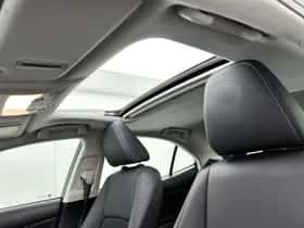 Lexus IS (2021) thumbnail 4