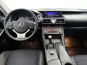 Lexus IS (2021) thumbnail 5