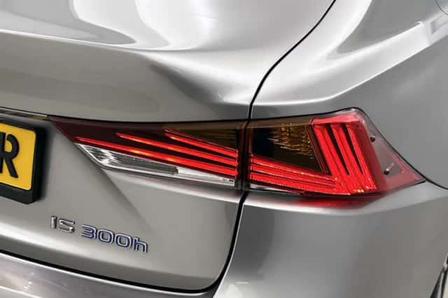 Lexus IS (2021) thumbnail 46