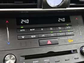 Lexus IS (2021) thumbnail 10