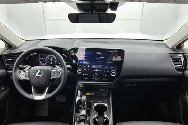 Lexus NX (2025) thumbnail 4