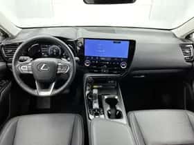 Lexus NX (2025) thumbnail 4