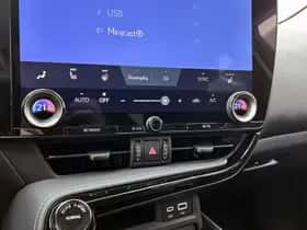 Lexus NX (2025) thumbnail 9