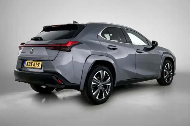 Lexus UX (2019) thumbnail 2