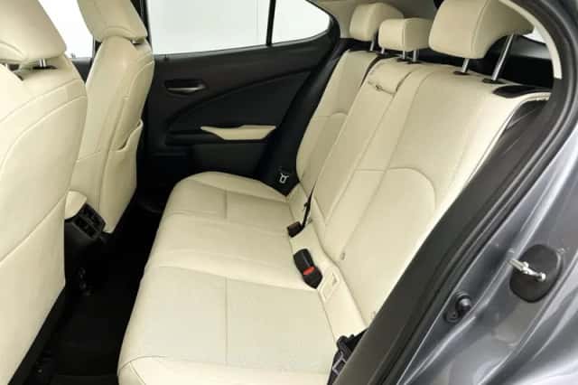 Lexus UX (2019) thumbnail 16