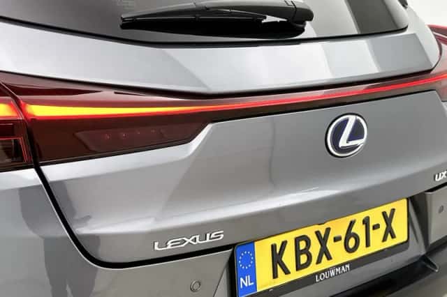 Lexus UX (2019) thumbnail 19