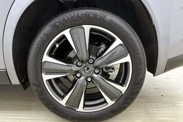 Lexus UX (2019) thumbnail 23