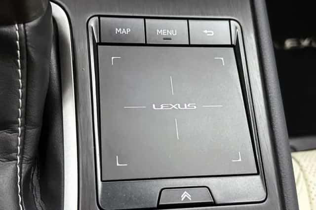 Lexus UX (2019) thumbnail 26
