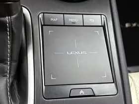 Lexus UX (2019) thumbnail 26