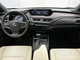 Lexus UX (2019) thumbnail 4
