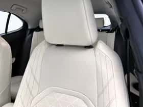 Lexus UX (2019) thumbnail 35