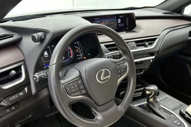 Lexus UX (2019) thumbnail 37
