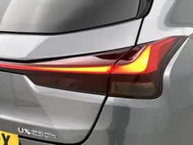 Lexus UX (2019) thumbnail 45
