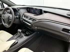 Lexus UX (2019) thumbnail 6