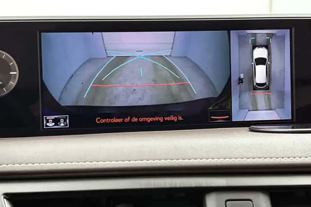 Lexus UX (2019) thumbnail 8