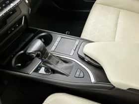 Lexus UX (2019) thumbnail 10