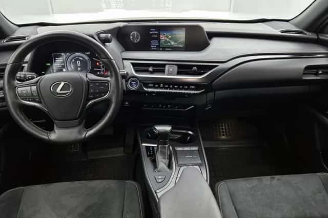 Lexus UX (2020) thumbnail 4