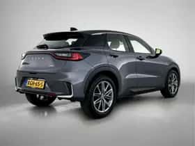 Lexus LBX (2024) thumbnail 2