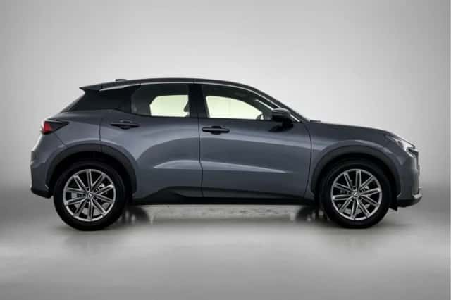 Lexus LBX (2024) thumbnail 12