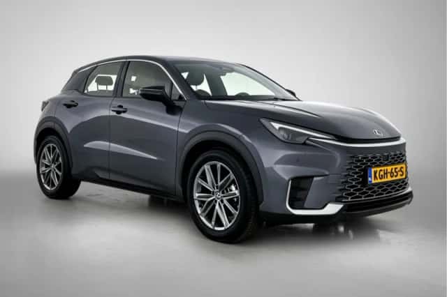 Lexus LBX (2024) thumbnail 13