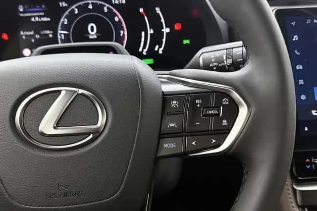Lexus LBX (2024) thumbnail 15