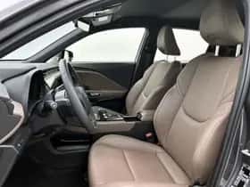 Lexus LBX (2024) thumbnail 16