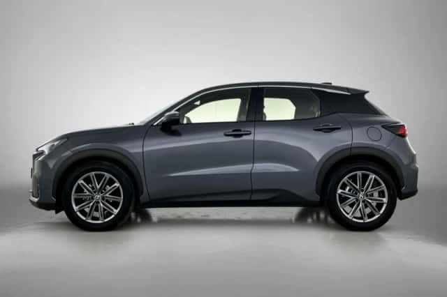 Lexus LBX (2024) thumbnail 3