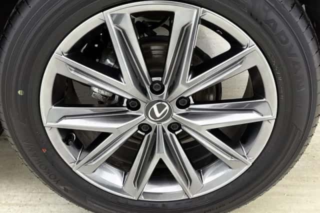 Lexus LBX (2024) thumbnail 23
