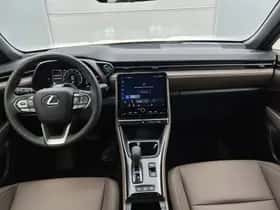 Lexus LBX (2024) thumbnail 4