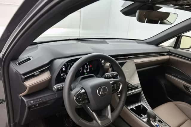 Lexus LBX (2024) thumbnail 32