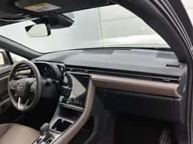 Lexus LBX (2024) thumbnail 6